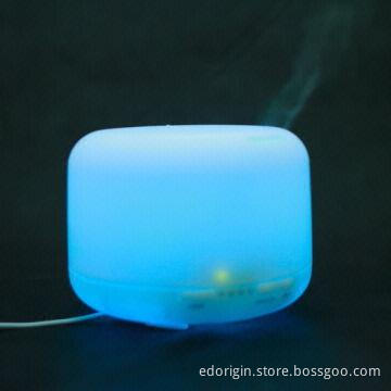 Ultrasonic Humidifier/Aroma Diffuser with 7 Colors Flashlight